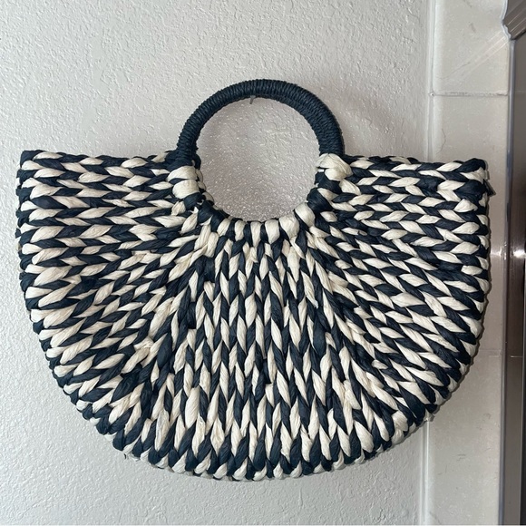 Like New 🖤 - Picture 1 of 4